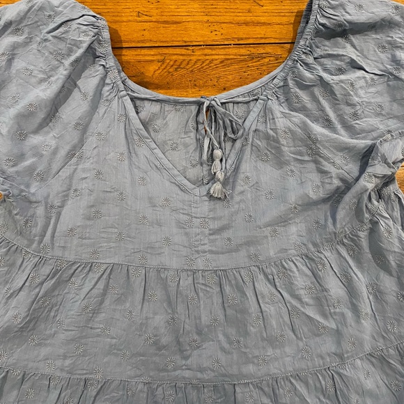 Round back blouse - Picture 2 of 3